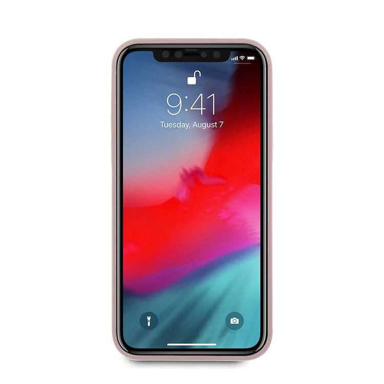 Guess جراب سيليكون سائل بشعار معدني لهاتف iPhone 12/12 Pro (6.1 بوصات) - وردي