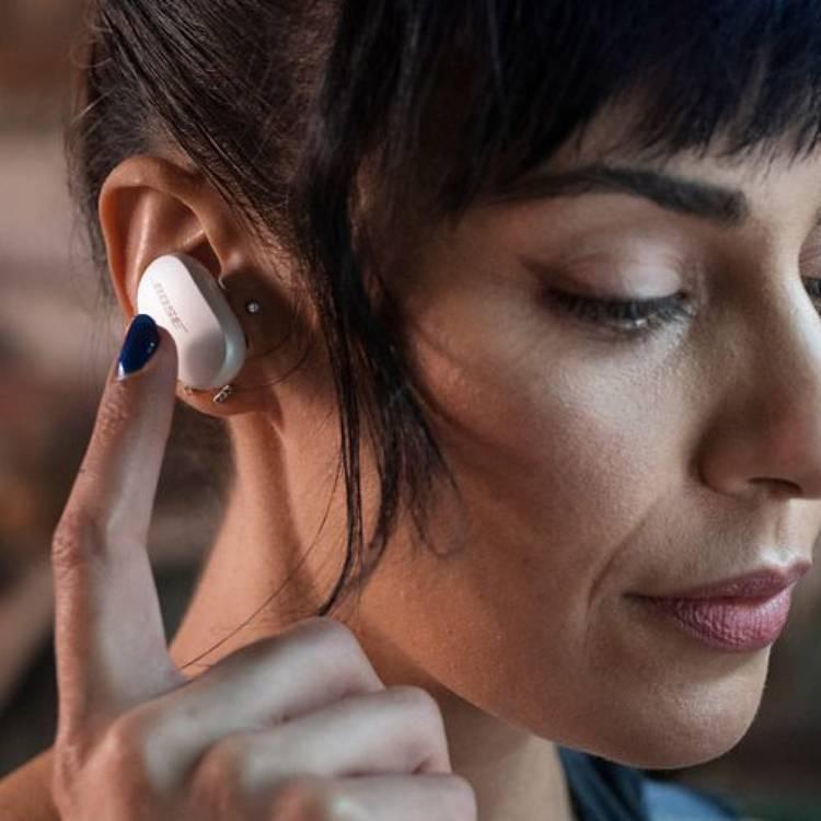 سماعات أذن Bose Quiet Comfort True اللاسلكية بتقنية البلوتوث - Soapstone / أبيض