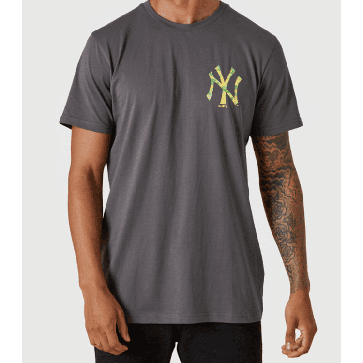 New York Yankees MLB Retro Graphic Oversized White T-Shirt