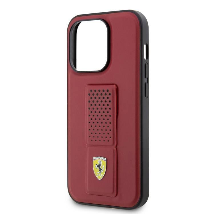 جراب Ferrari HC Grip مزود بشعار معدني ومخرم - iPhone 14 Pro - أحمر