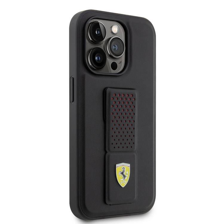 جراب Ferrari HC Grip مزود بشعار معدني ومخرم - iPhone 14 Pro - أسود