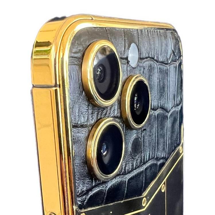 Mansa Custom iPhone 15 Pro Max - Gold & Carbon Fibre Caviar - 512GB