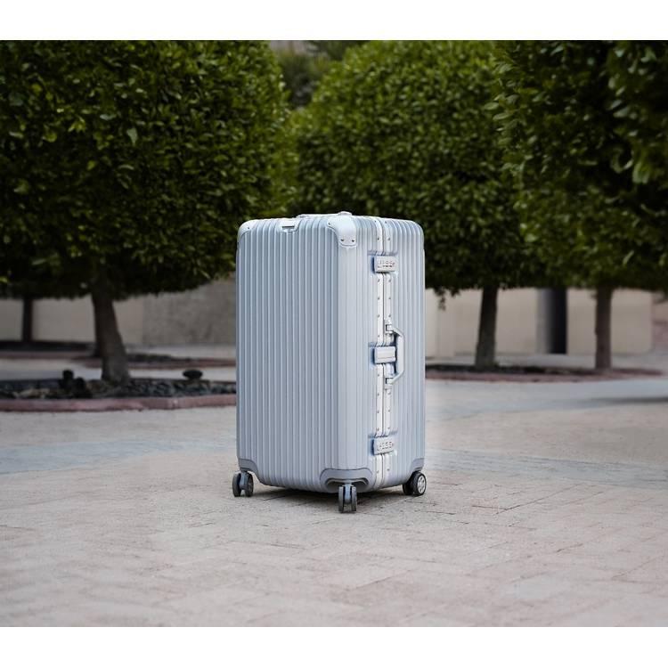 Levelo Traverse 30" Ultra Lightweight Travel Luggage with 360°  Wheels Rotation, Hypoallergenic Interior Comfort, TSA-Approved Locks, 100kg Weight Bearing, Durable Materials - Silver 